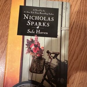 Nicholas Sparks 'Safe Haven' Book